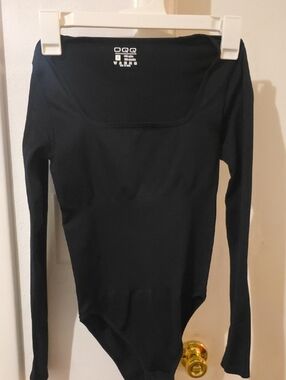 Black Long Sleeve Scoop Neck Bodysuit by OQQ